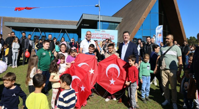 Çekmeköy’de Binlerce Uçurtma Gökyüzünde Süzüldü