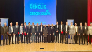 Gençlik Sosyal Medya ve Gerçek Dünya Sempozyumu Düzenlendi.